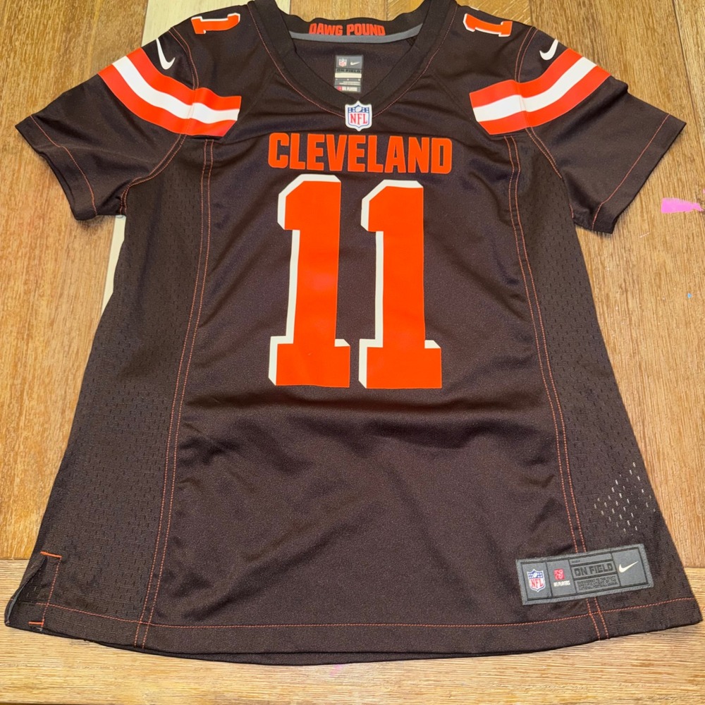 Nike Cleveland Browns Jersey Womens L Brown Excellent Travis Benjamin 11 NFL